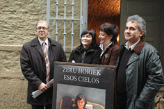 Zeru horiek / Esos cielos.
